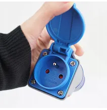 Adapter - kempingowy wtyczka CEE / gniazdo 230V