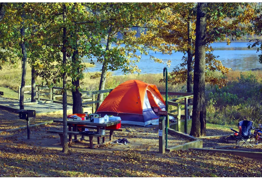 Niezbędne akcesoria turystyczne: Kompletny przewodnik na camping i pod namiot
